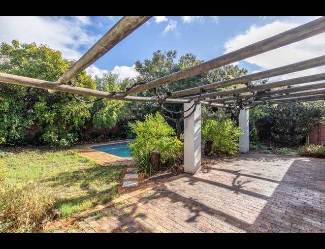 4 BEDROOM PROPERTY TO RENT IN CONSTANTIA